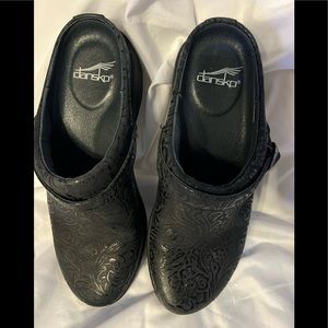 EUC Dansko clogs or mules. Size 38.